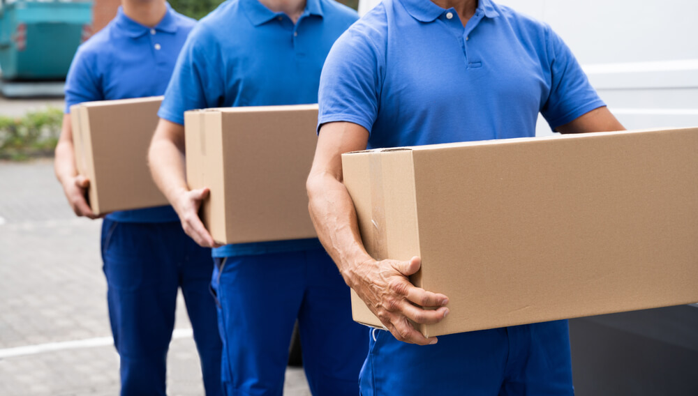 La Crosse FL moving team unloading truck